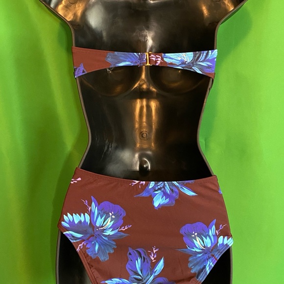 Swimsuit - Picture 2 of 5